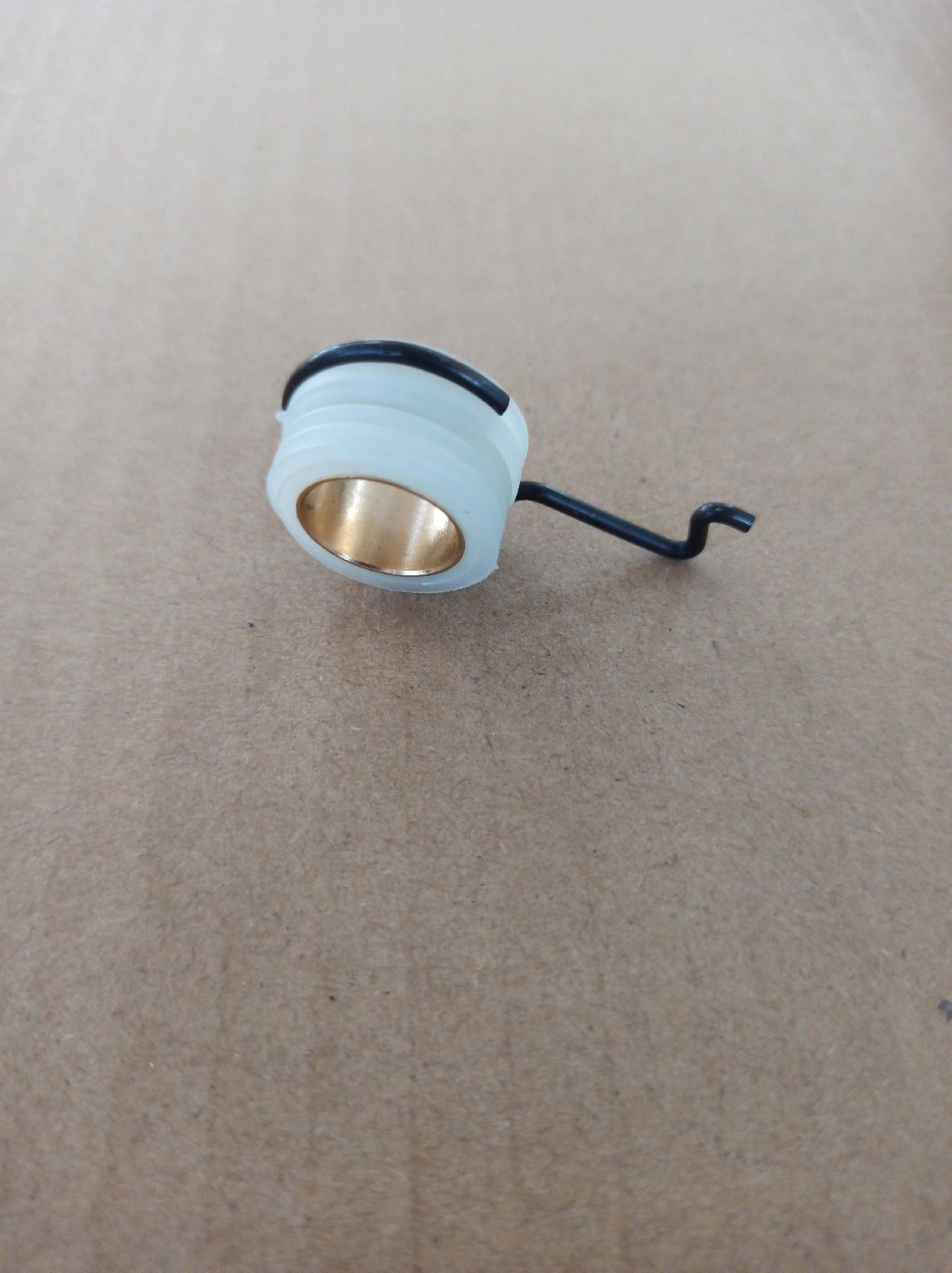 Червяк маслонасоса для бензопилы STIHL MS180/250 с поводком  11236407105