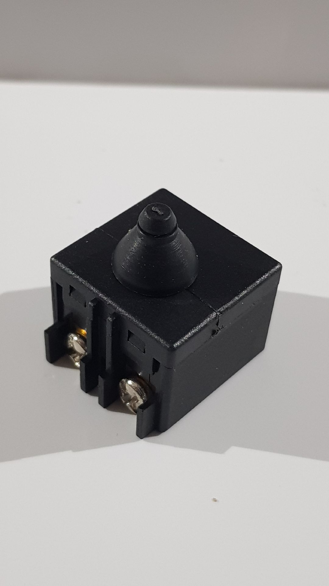 Выключатель для УШМ  MAKITA 9555/9558HN   (650621-4)