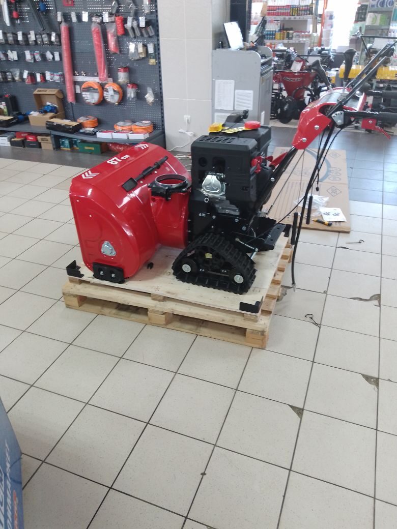 Снегоуборщик бензиновый DDE ST1387LET