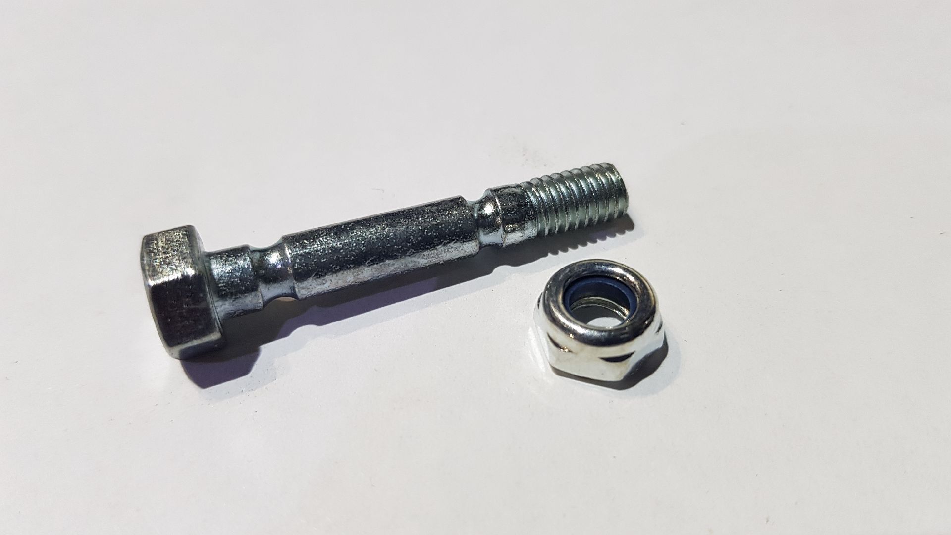 Болт срезной шнека снегоуборщика с гайкой М6 D-6мм, L-41мм Forza