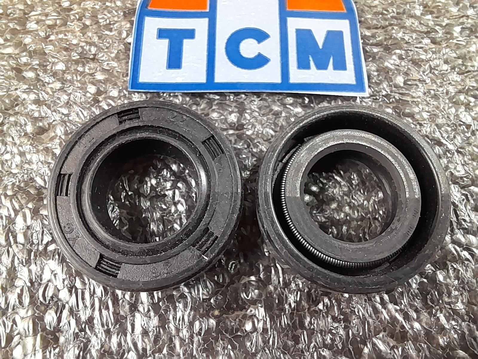 Сальник бензотриммера BR-260/BR-330 (12*22*7 левый, 12*22*7 правый) (подходит на вал переключения передач МКР401, 402, 403)