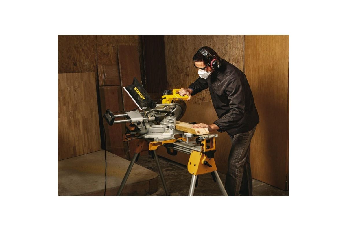 Пила торцовочная Stanley SM18