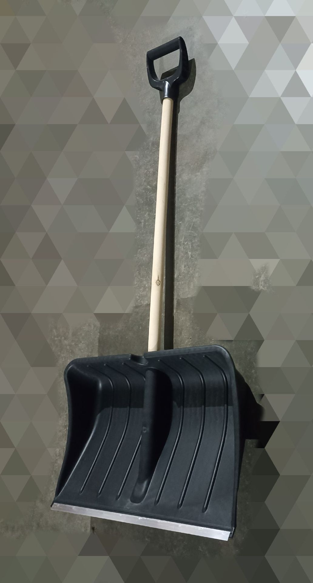 Лопата "КРЕПЫШок" 540*375 ковш с алюминиевой планкой, деревянный черенок.