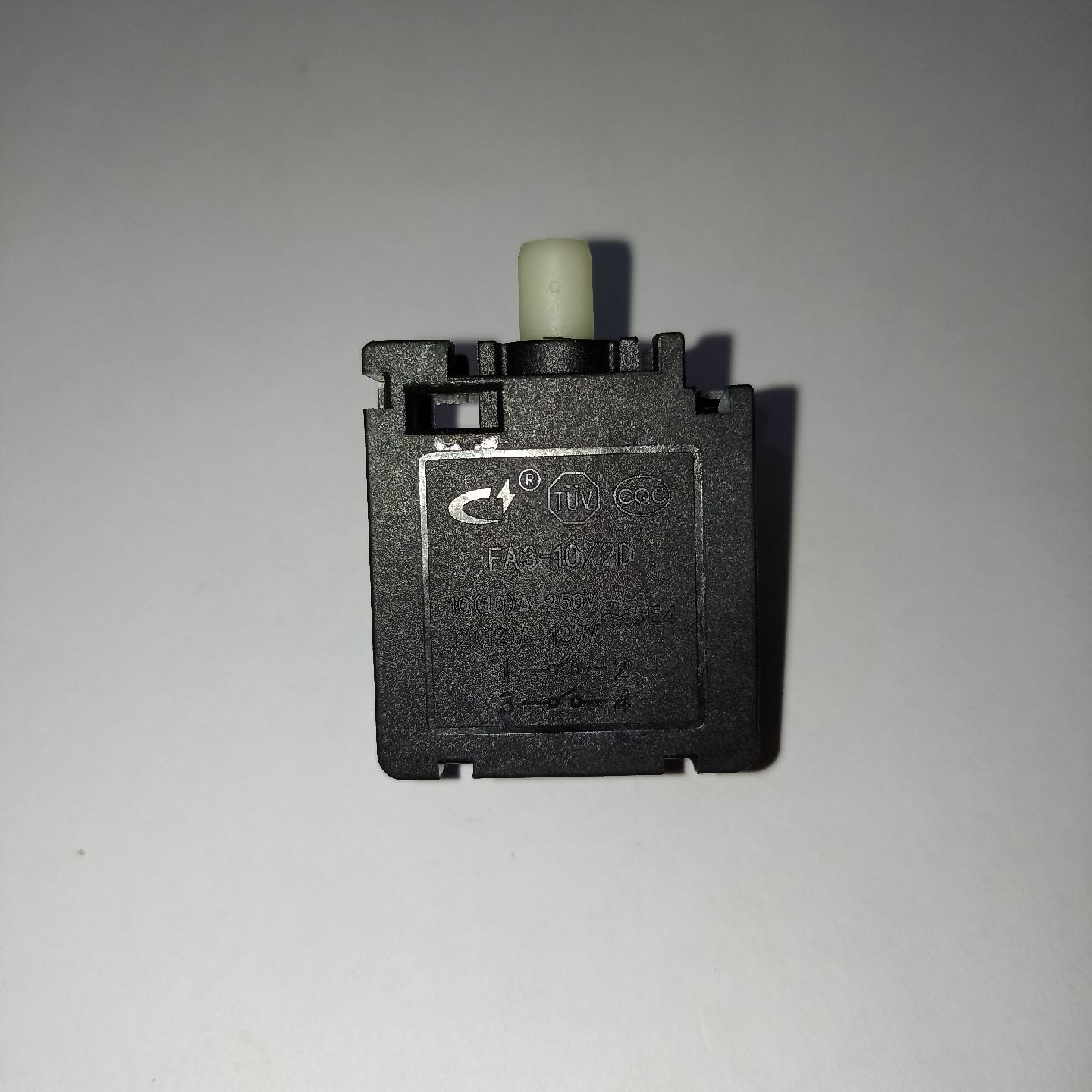 Переключатель 04502 (кнопка вкл/выкл) пилы цепной эл. BR-2200