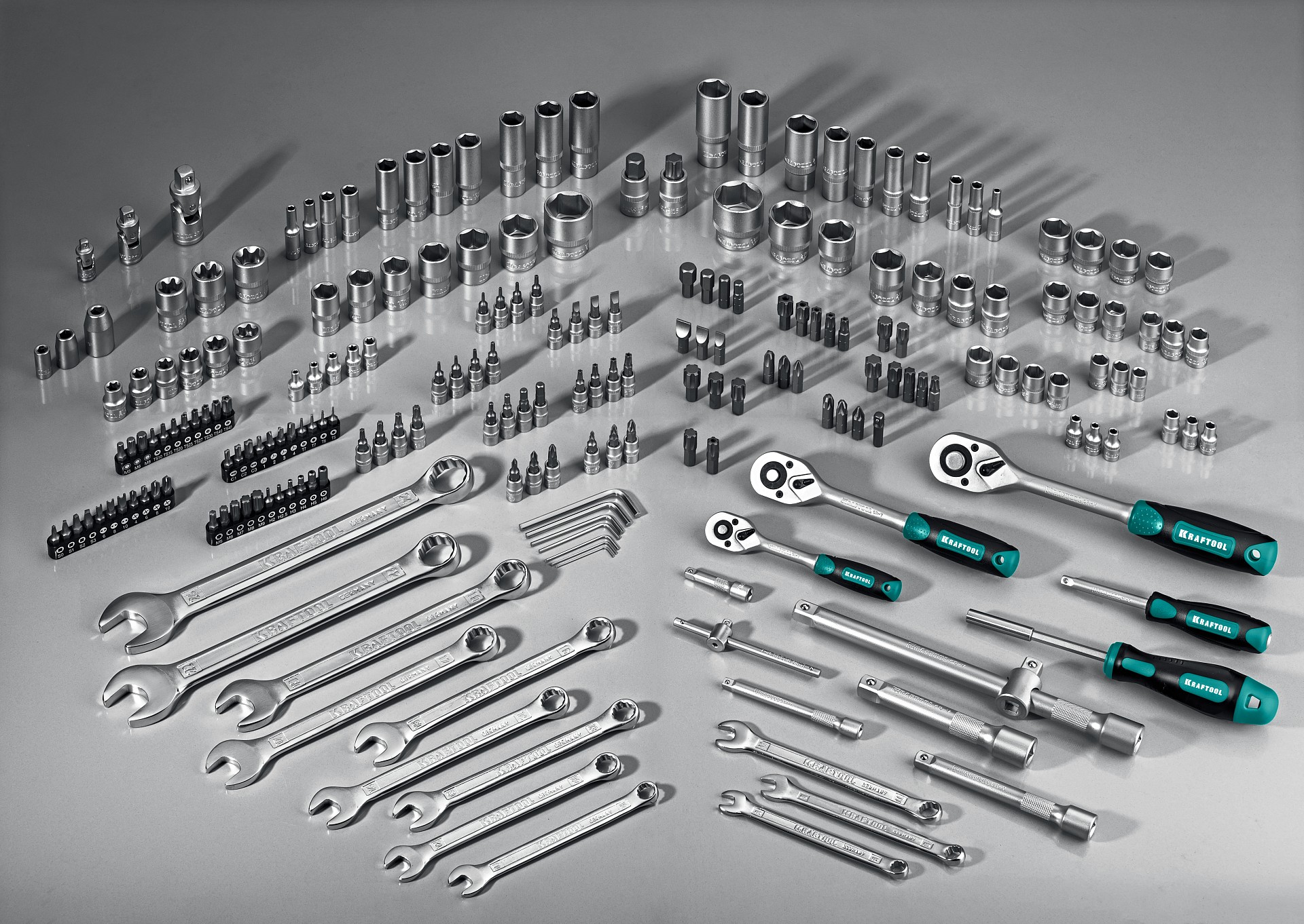 Набор инструмента универсальный X Drive, 216 предм., (1/2″+3/8″+1/4″), KRAFTOOL