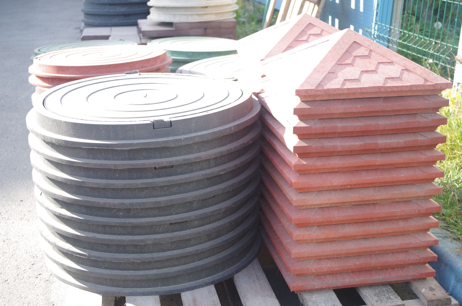 Люк полимерпесчаный тип "Д" Чёрный d-540  до 1,5т