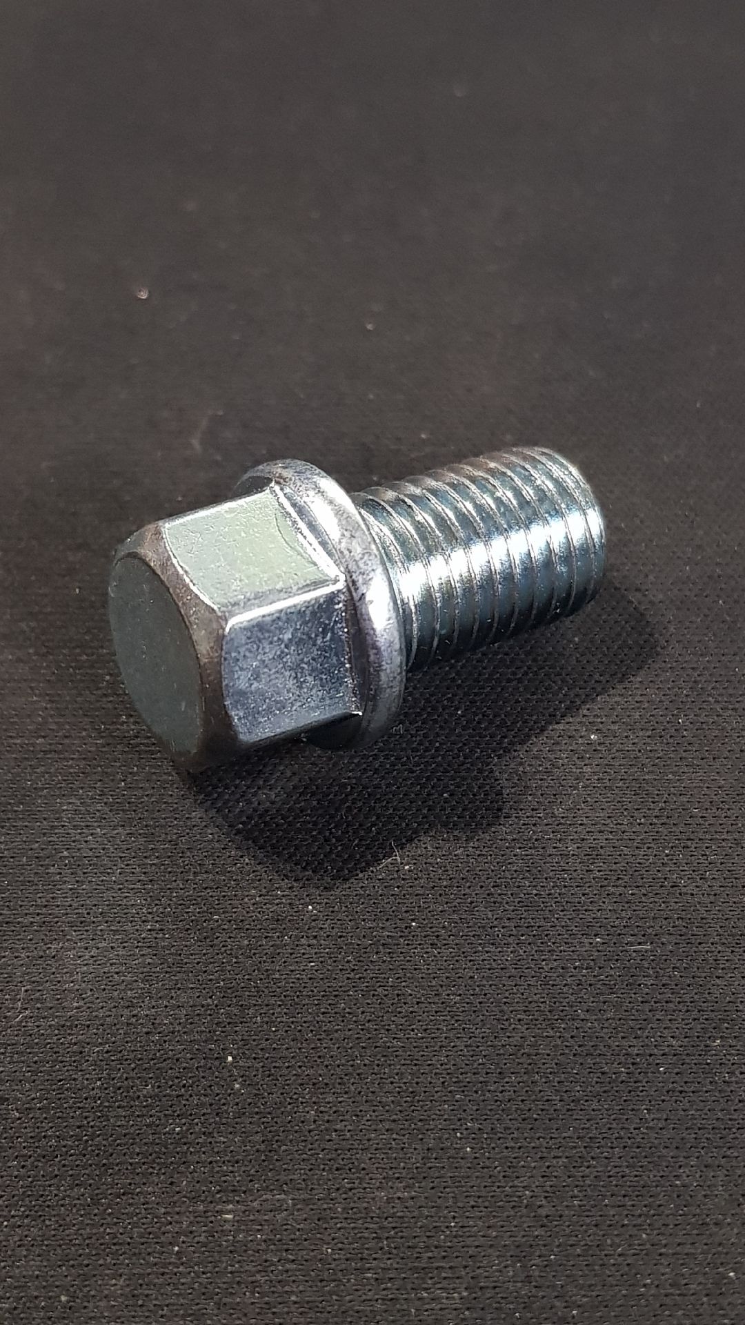 Болт сливного отверстия 168F/170F без шайбы DDE