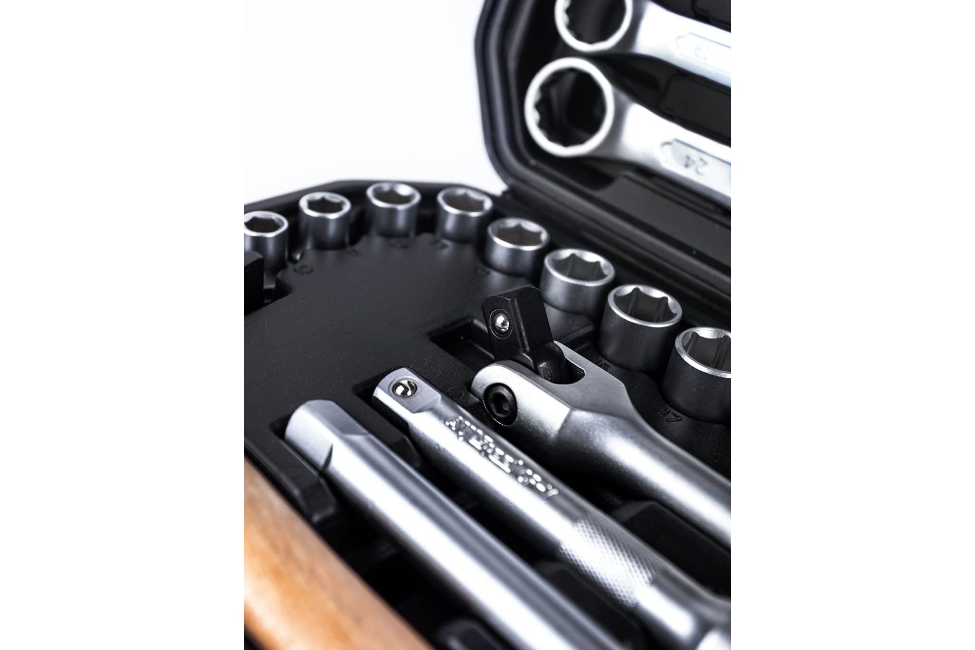 Набор инструмента 118 предметов 1/4",1/2" профессиональный "AV Steel"