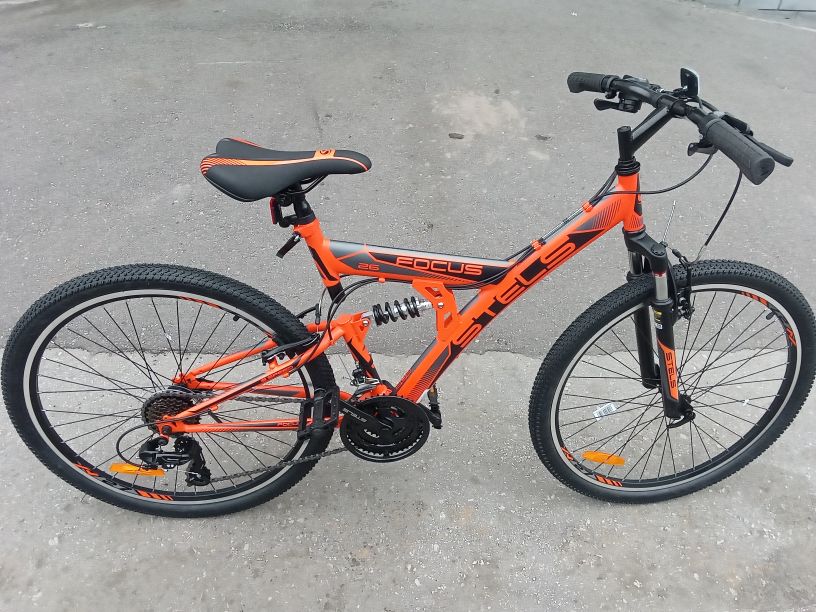Велосипед 26" STELS Focus V 18-sp (18" Оранжевый/чёрный)