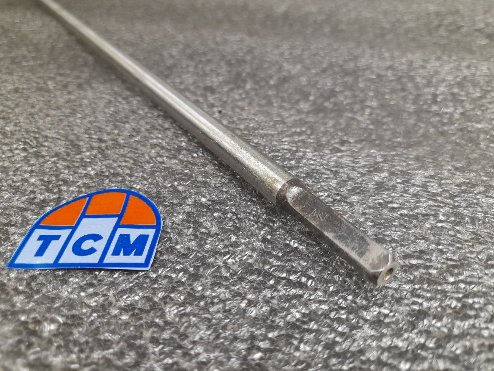 Вал триммера НЕРАЗЪЕМНОЙ штанги (квадрат 8 мм.)