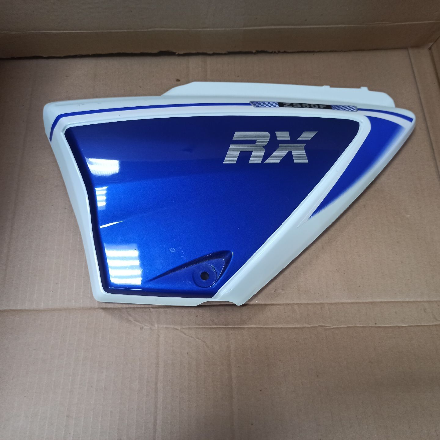 Крышка облицовачная левая Alpha RX