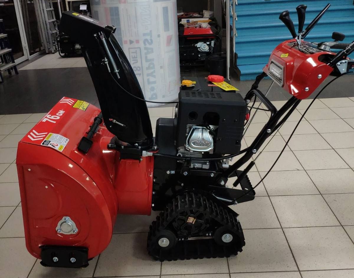 Снегоуборщик бензиновый DDE ST1176LET (двиг Loncin "SnowEngine" 11 л.с. захват 30'' 6 вперёд/2 назад треугольные гусеницы)