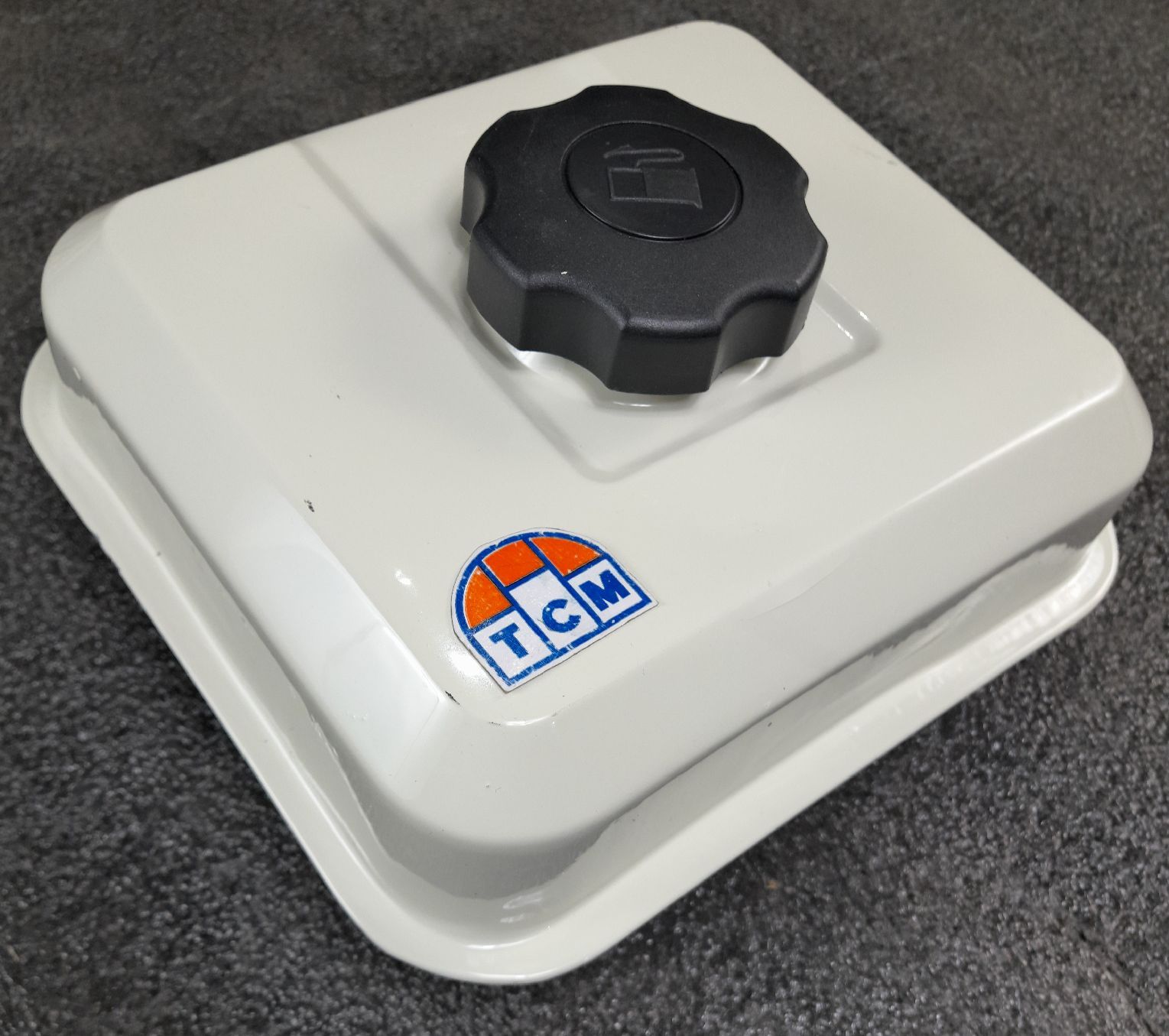 Бензобак для двигателя FZ-168-F2 в сборе с резьбовой пробкой, сеткой. Белый 