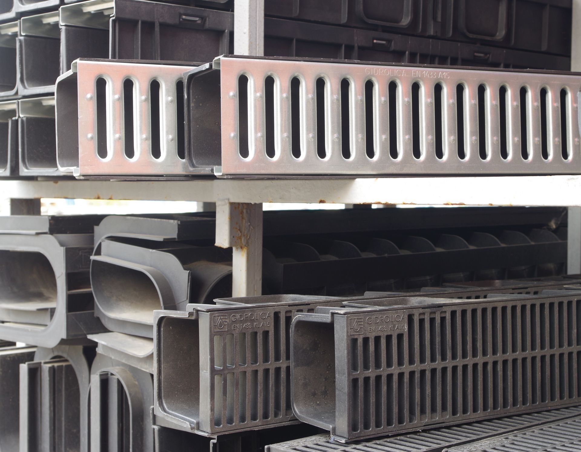 Комплект с оцинкованной решеткой Gidrolica Light 1000*116*96мм, кл.А15