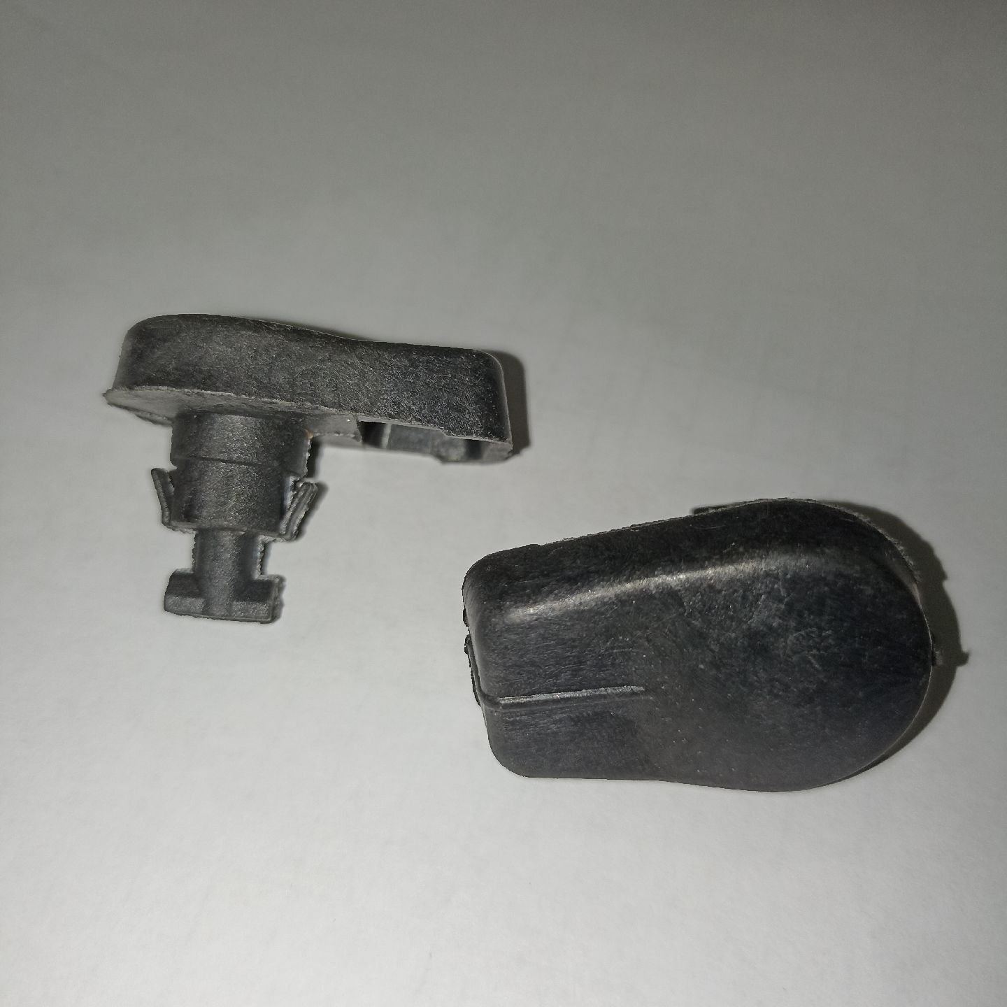 Защелка дефлектора бензопилы Stihl MS180-250 