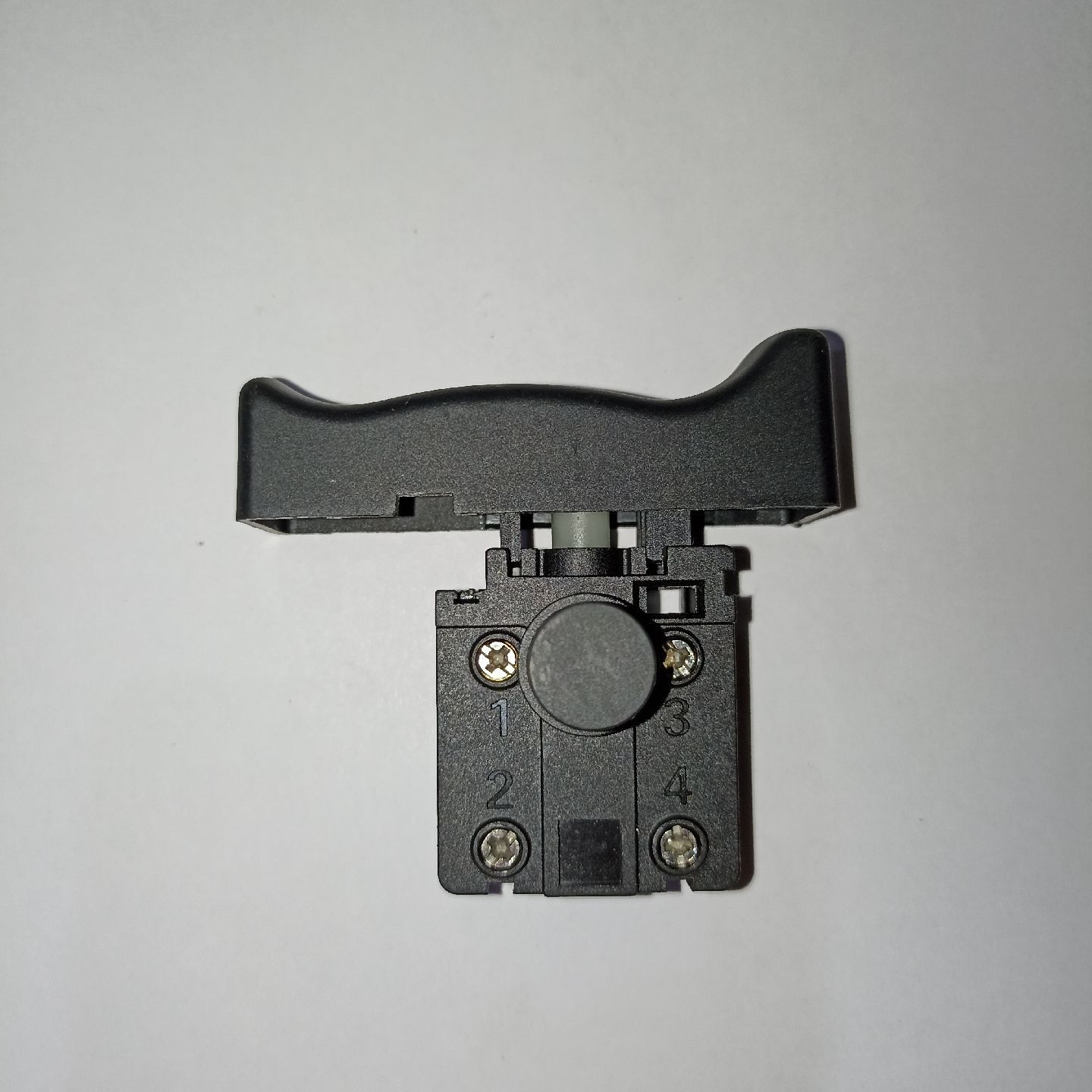 Переключатель 04503 (кнопка вкл/выкл) пилы цепной электрической BR-2400 