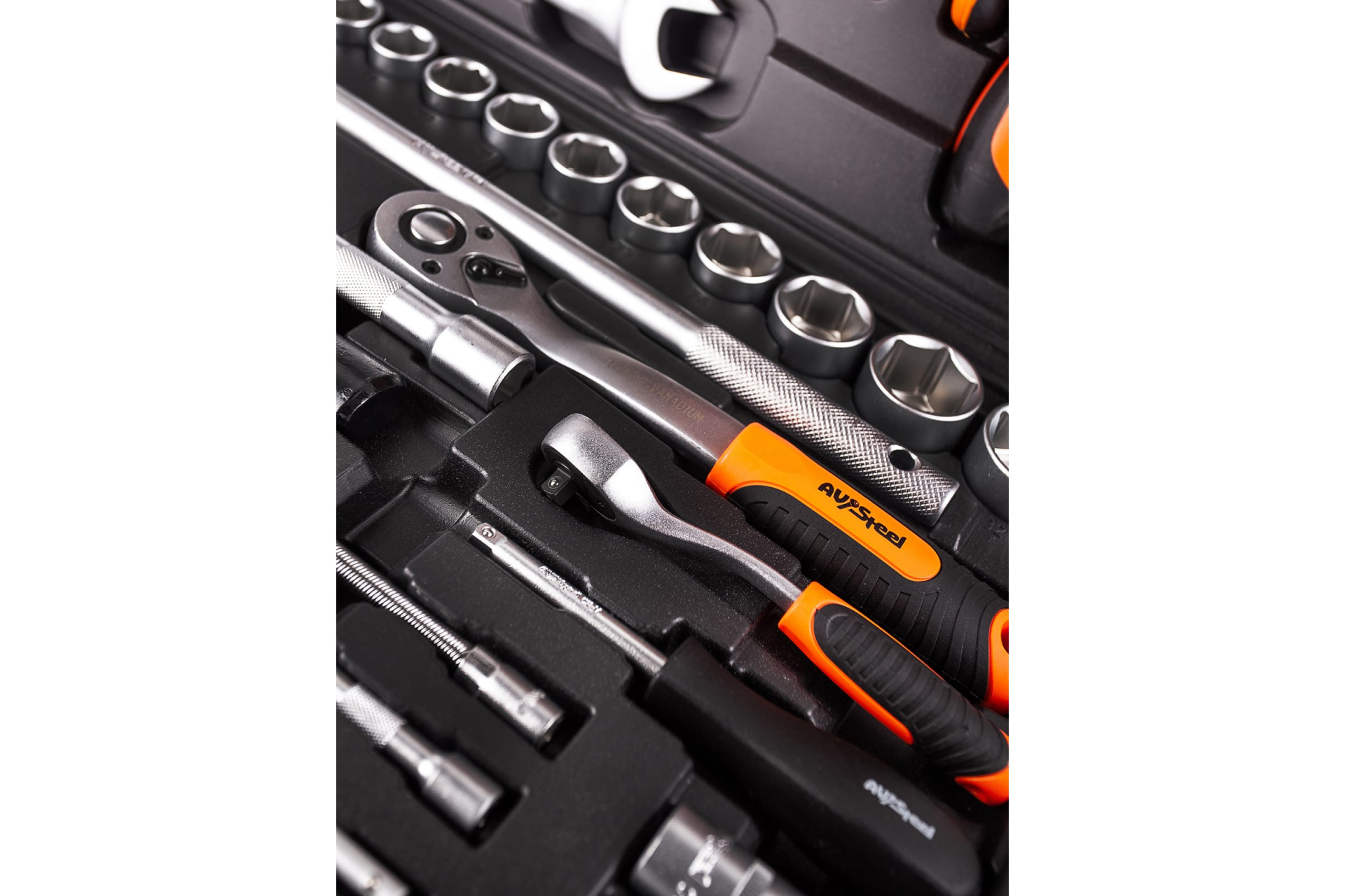 Набор инструмента 118 предметов 1/4",1/2" профессиональный "AV Steel"