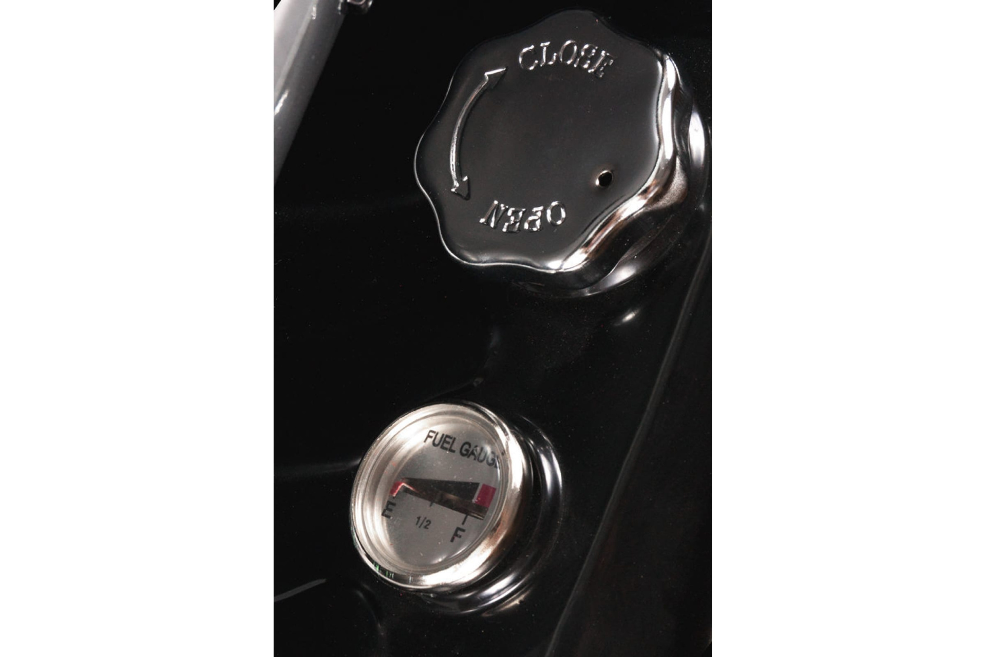 Нагреватель воздуха дизельный прямого нагрева QUATTRO ELEMENTI QE- 40D (40кВт, 490 м.куб/ч, бак 40л, 4,0л/ч, 26.8кг)