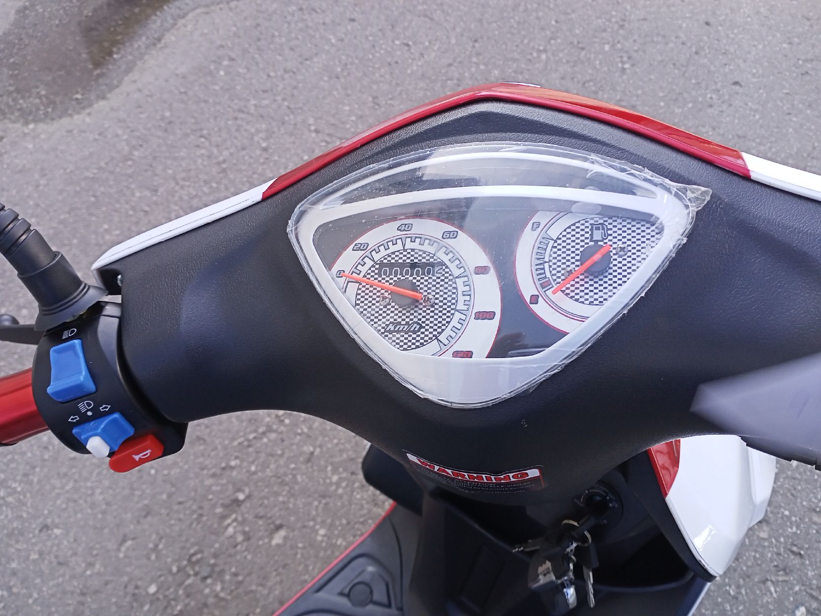 Скутер VENTO CORSA 49 cc (150)  сигнализация+  с кофром Красный/Белый																		