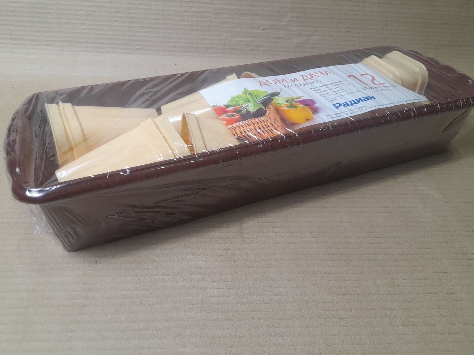 Рассадник ДОМ И ДАЧА на 12 стаканчиков Радиан (Шоколадный)