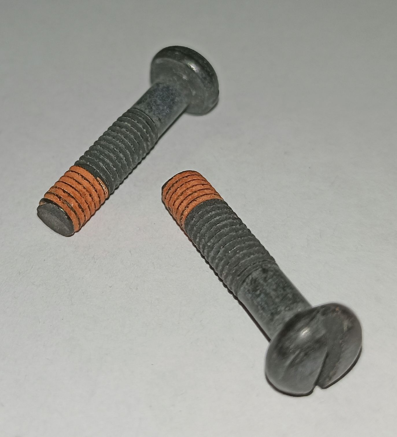 Винт с левой резьбой M5*22 для патрона шуруповертов  6222/6223 MAKITA