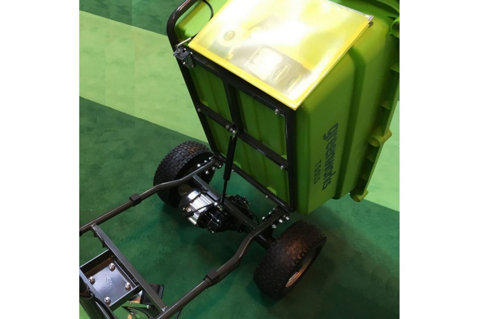Садовая тележка самоходная Greenworks G40GC, 40V, 106 л