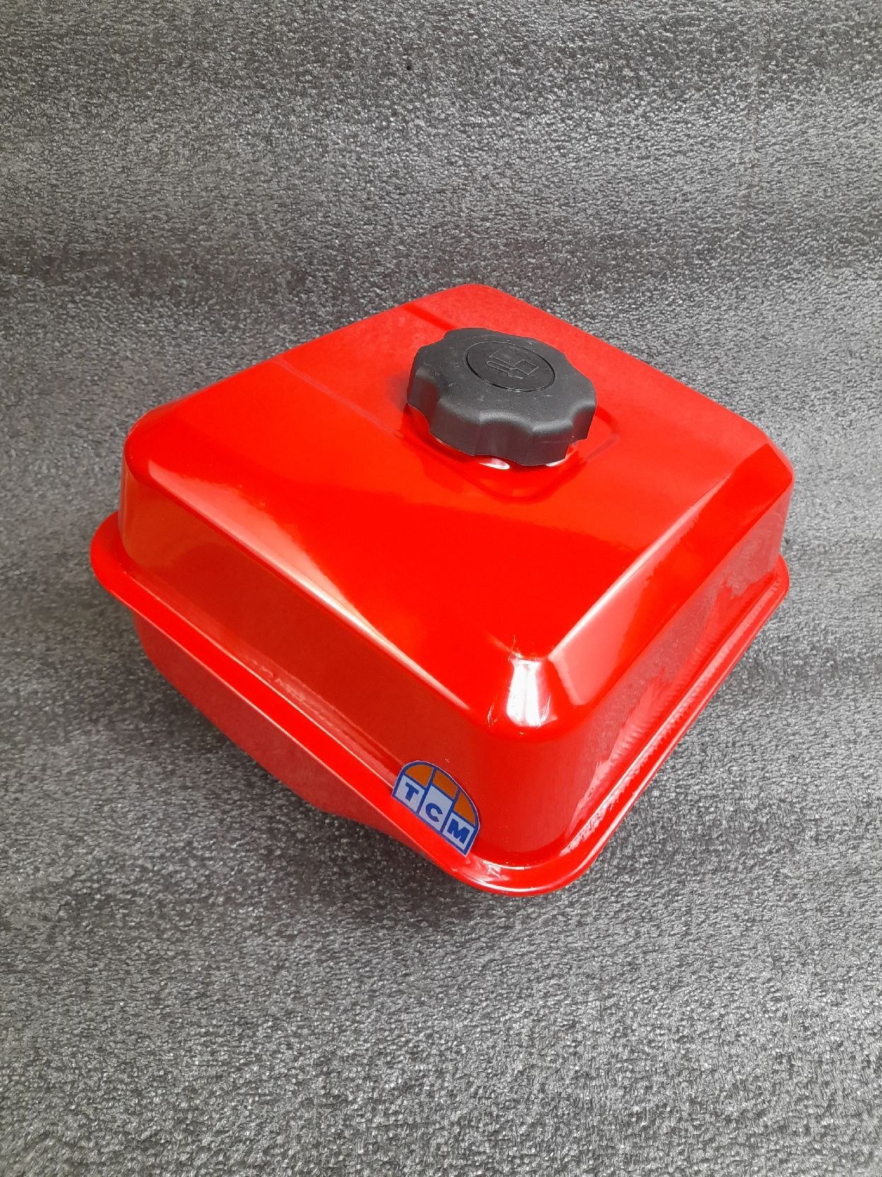 Бензобак для двигателя FZ-173F/177F  в сборе с резьбовой пробкой, сеткой и с бензоотстойником