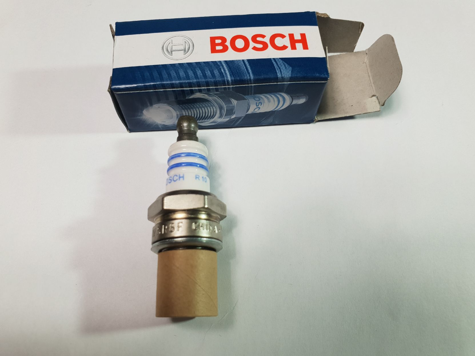 Свеча зажигания Bosch WSR6F