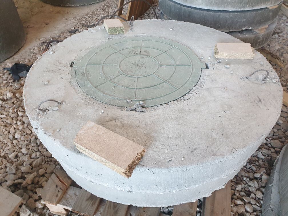 Крышка с люком ППЛ 10-1 (1160*1160*130 мм) Вес - 220 кг.