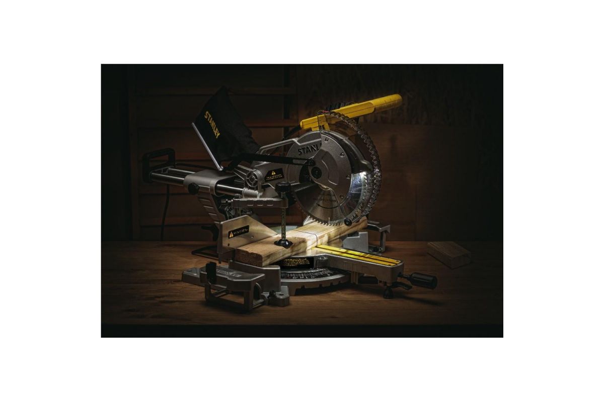 Пила торцовочная Stanley SM18