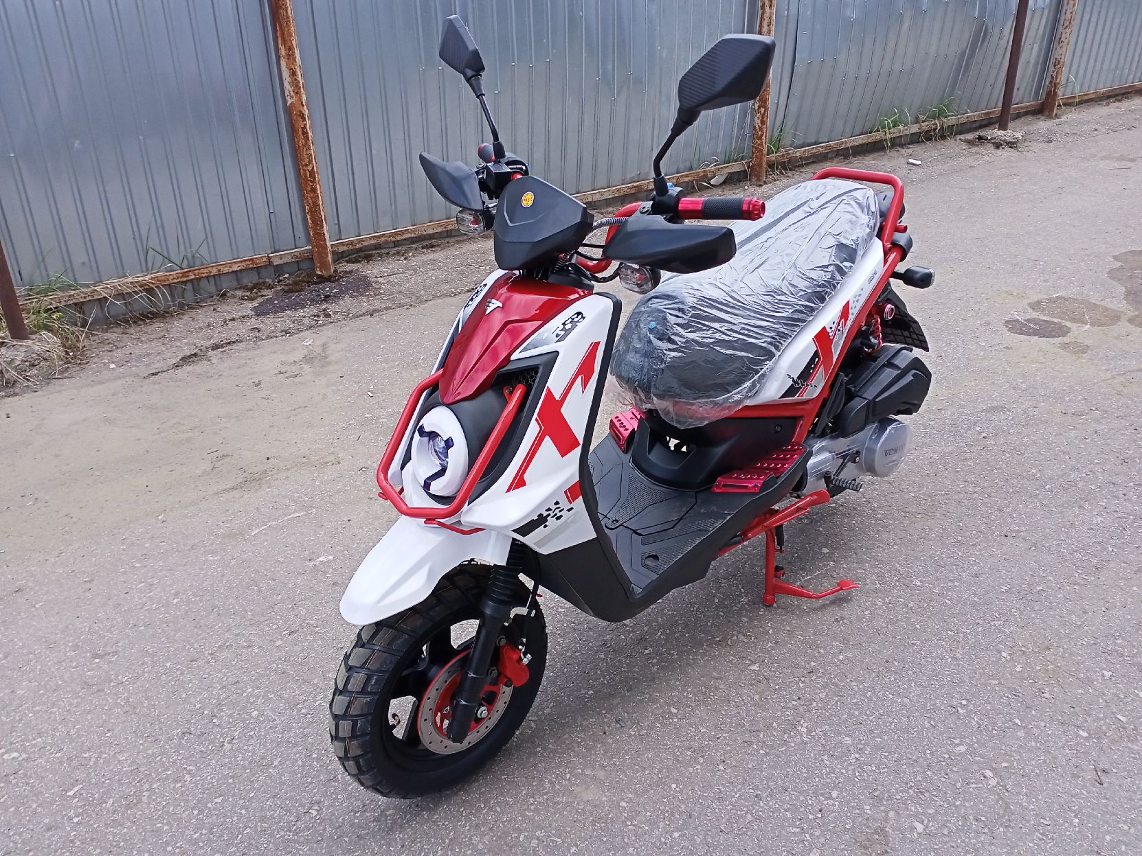 Скутер VENTO SMART 49cc (150) (YAMAHA BWS REPLICA сигнализация) Бело-Красный