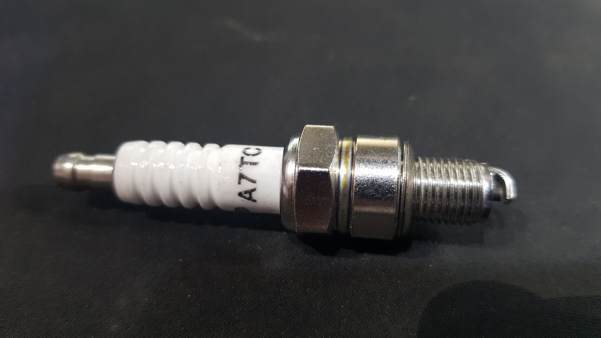 Свеча FZ 80087 A7TC 4-тактная для двигателей скутера