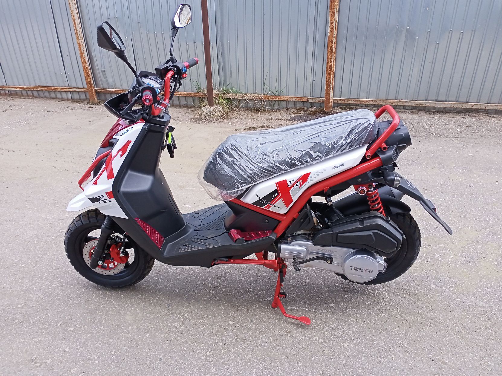 Скутер VENTO SMART 49cc (150) (YAMAHA BWS REPLICA сигнализация) Бело-Красный