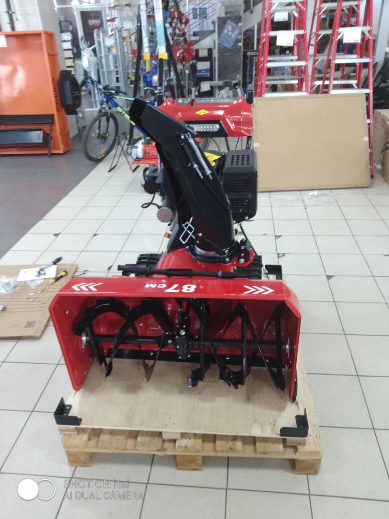 Снегоуборщик бензиновый DDE ST1387LET