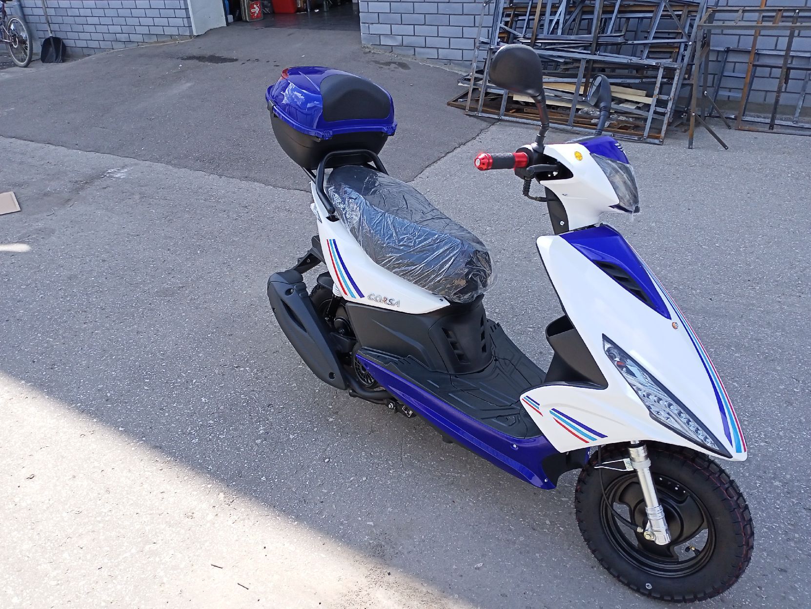 Скутер VENTO CORSA 49 cc (150)  сигнализация,+  с кофром  Синий/белый
