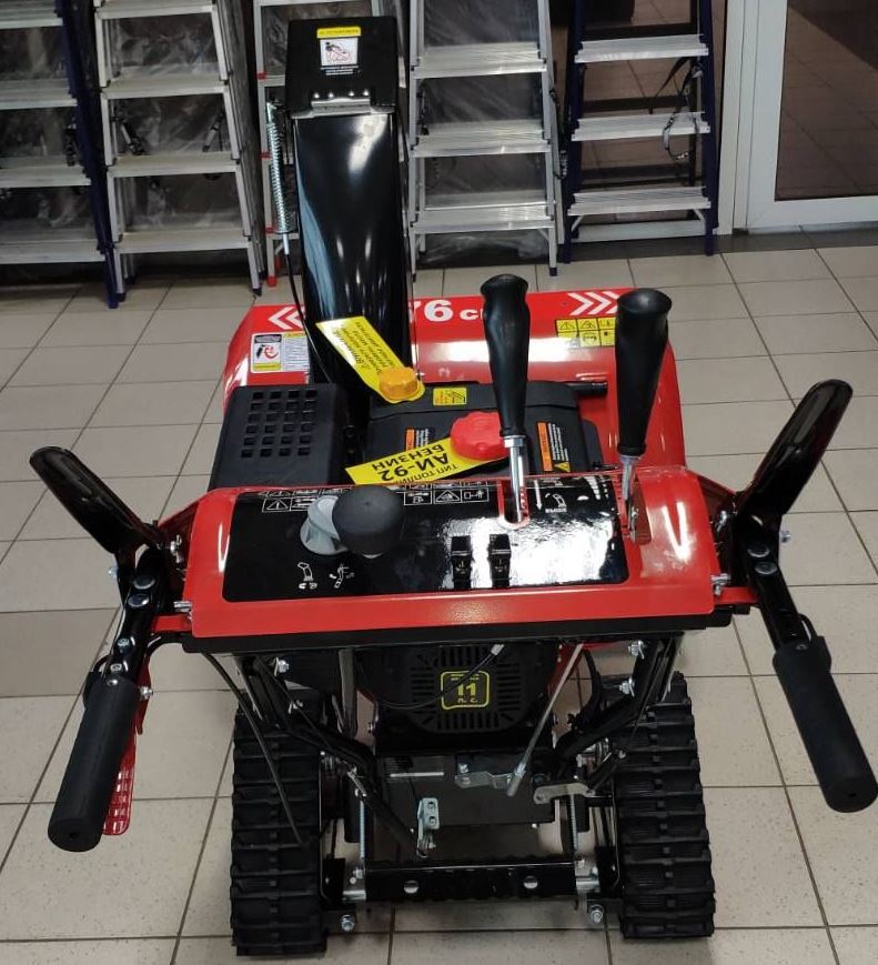 Снегоуборщик бензиновый DDE ST1176LET (двиг Loncin "SnowEngine" 11 л.с. захват 30'' 6 вперёд/2 назад треугольные гусеницы)